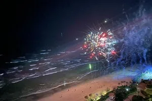 海风里的盐味，为什么成了工业建筑艺术展的舞台？